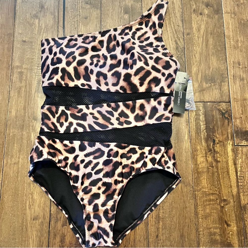 Carmen Marc Vallo Women’s one piece, leopard print swimsuit